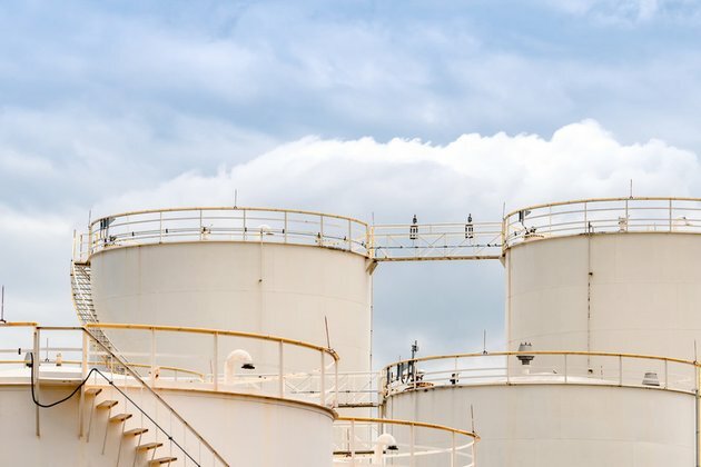 Oil price eases on move from world&#039;s largest importer