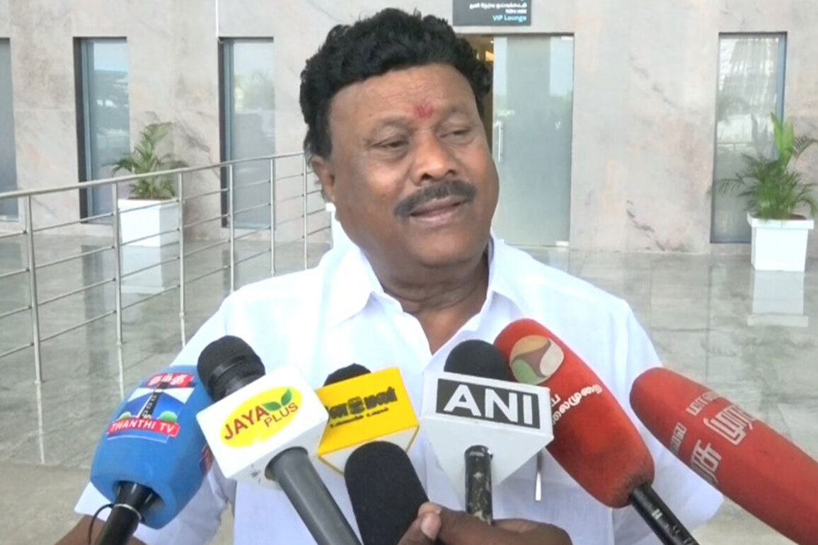 Tamil Nadu: AIADMK, NDA allies hold massive protest against DMK in Dindigul