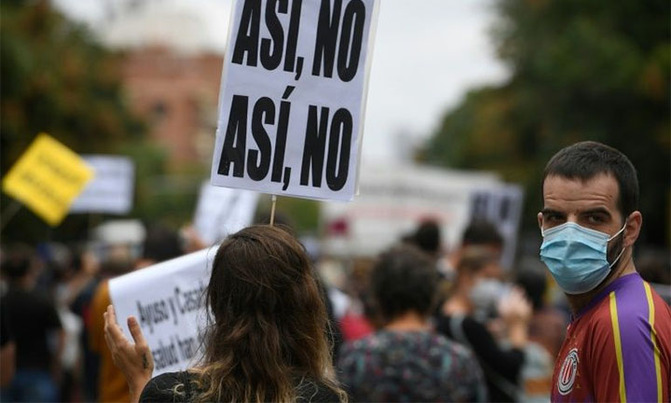 Hundreds protest in Madrid against partial lockdown Hundreds protest in Madrid against partial lockdown
