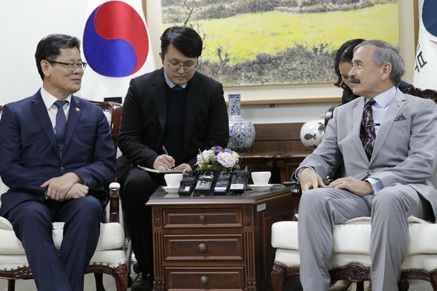 US Ambassador: N. Korea Asked for &#039;Everything&#039; While Offering Nothing