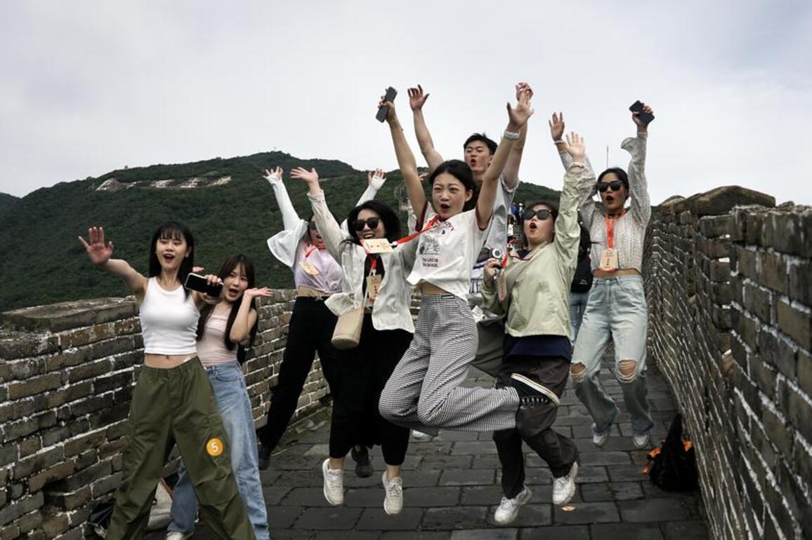 Taiwan residents flock to mainland during holiday season