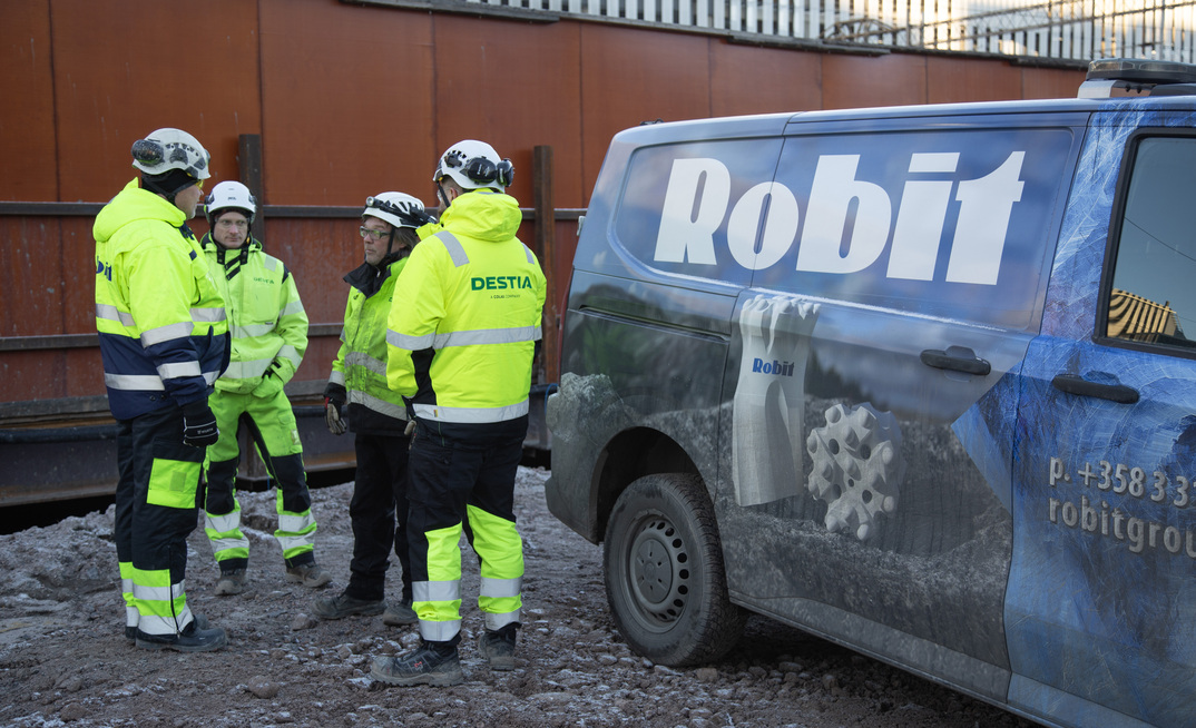 (l to r) Robit’s drill master Raivo Forsel with site supervisor Ahti Liivak, site manager Kai Jaakkola and site supervisor Santeri Niemi from Destia