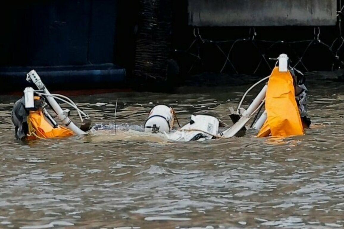 Six dead after helicopter crashes into Hudson River in New York