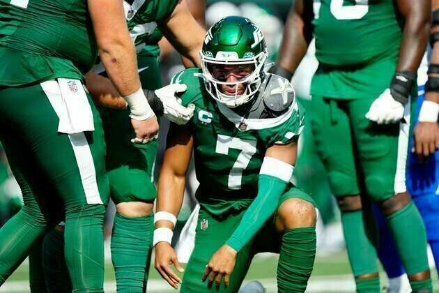 Jets coach on QB Justin Fields: 'If he's cleared, he's the starter'
