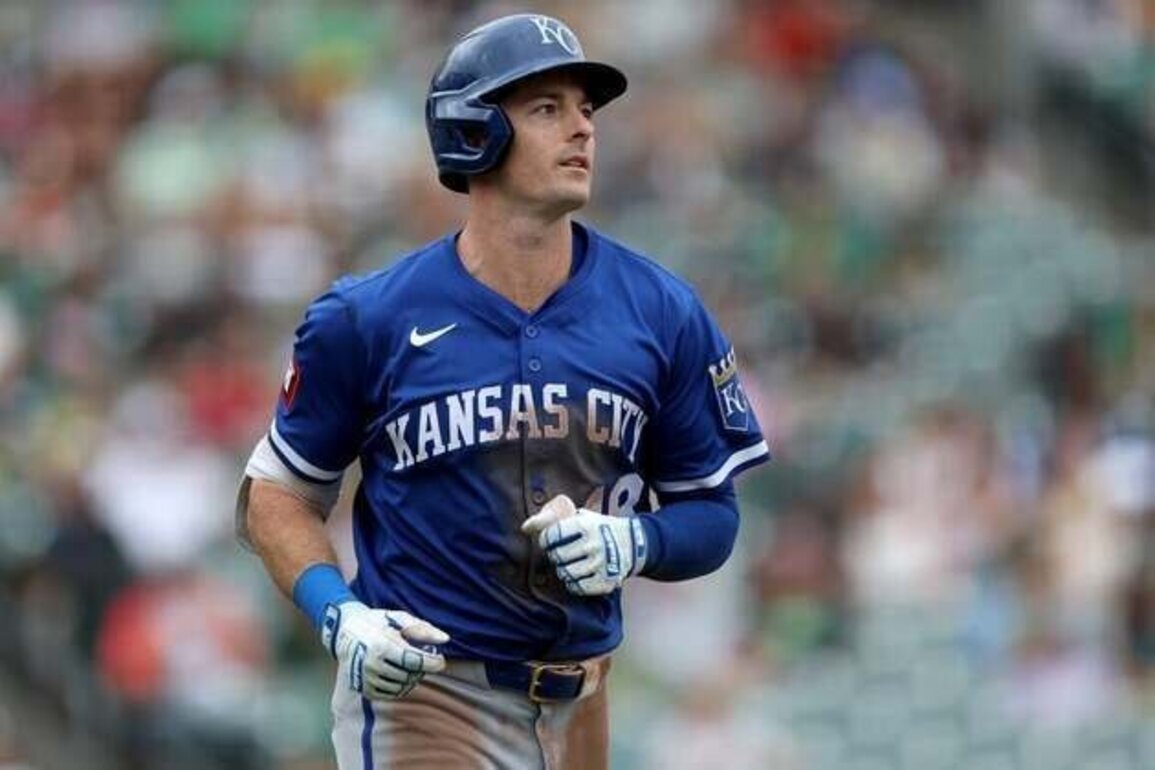 Braves sign OF Mike Yastrzemski to 2-year, $23M deal