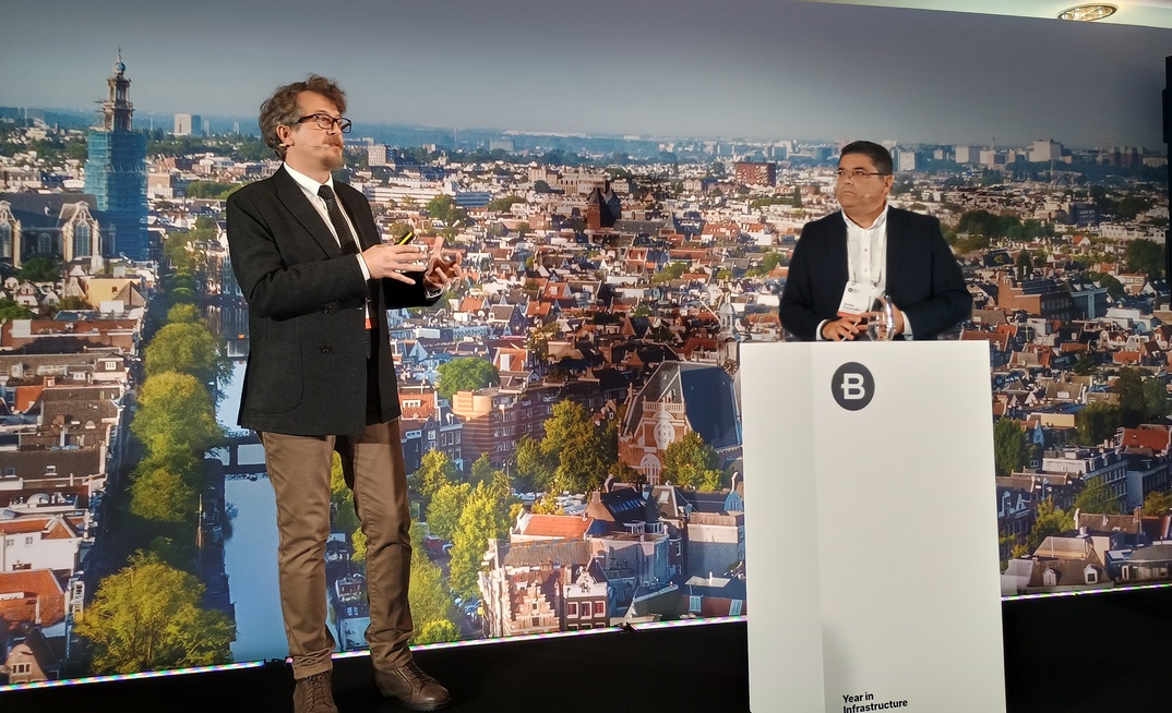 Flux Energy Solutions’ managing partners Ali Başer and Önder Saracoglu presenting their project on optimising geothermal fields using numerical simulation and AI at the Bentley Year In Infrastructure 2025 conference