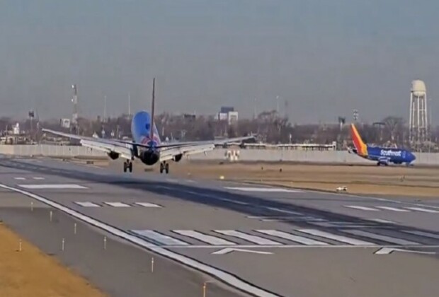 Southwest plane nearly collides with a private jet at Chicago Midway Airport