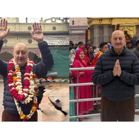 Anupam Kher offers prayers at Sankat Mochan, Kashi Vishwanath temples; shares pics from Varanasi visit
