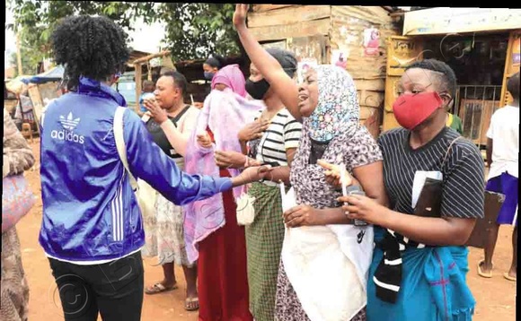 Abamu ku b’eng’anda z’abaafudde nga baaziirana. Abamu ku b’eng’anda z’abaafudde nga baaziirana.