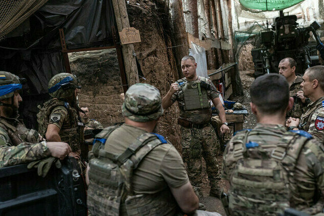 Ukraines army should face no size limits  Macron