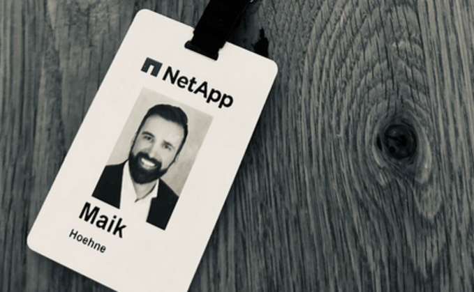 Legt sein Batch auf den Tisch und dankt für 16,5 Jahre Netapp.