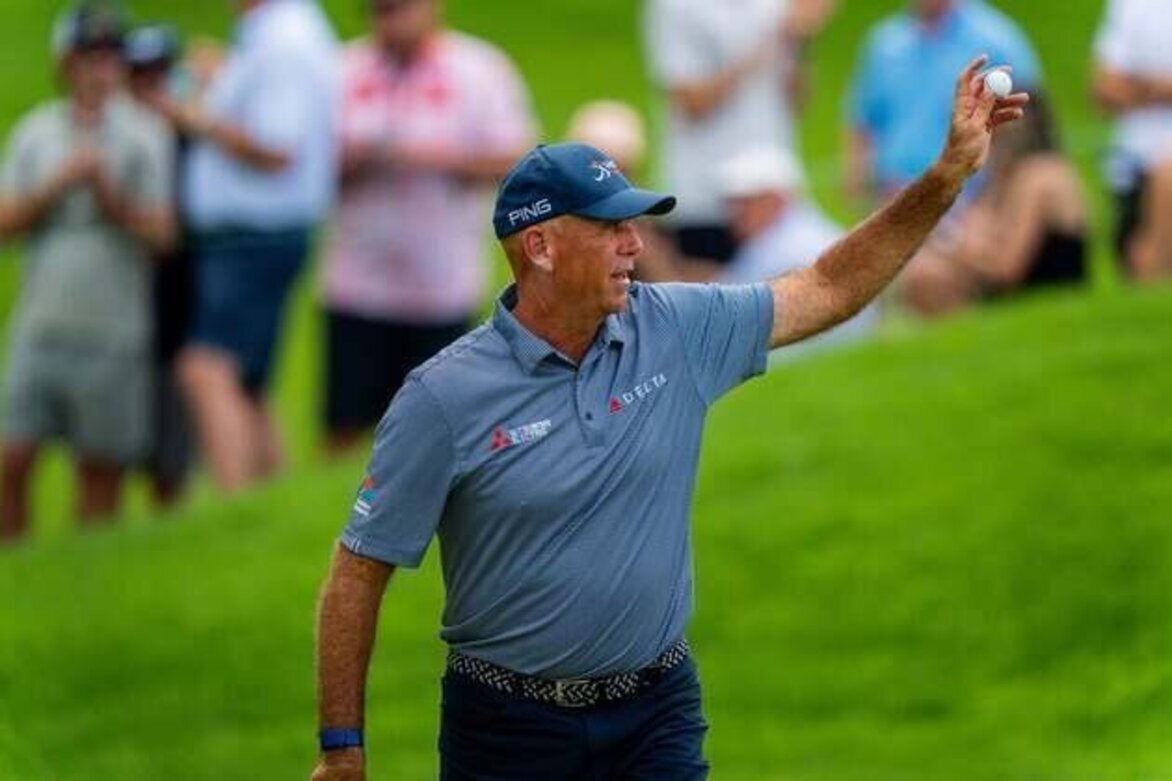 Stewart Cink beats Miguel Angel Jimenez to win Boeing in playoff