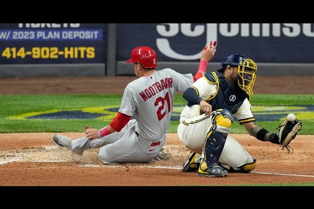 Cardinals beat Brewers to win NL Central
