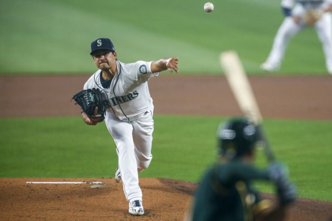 Lewis key as Mariners rally to defeat A's