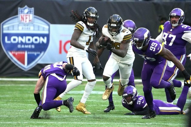 Broncos sign Latavius Murray to bolster RB position