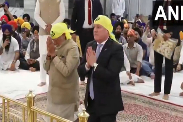 PM Modi his New Zealand counterpart Christopher Luxon pay obeisance in Gurdwara Rakab Ganj Sahib