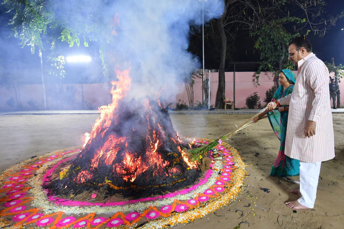 Rajasthan: CM Bhajanlal Sharma performs Holi Puja at residence; prays for state's happiness and prosperity