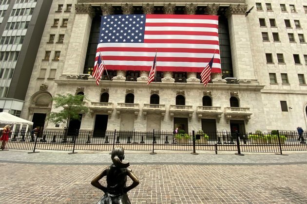 Dow Jones Industrial Average Reaches 30,000 for First Time