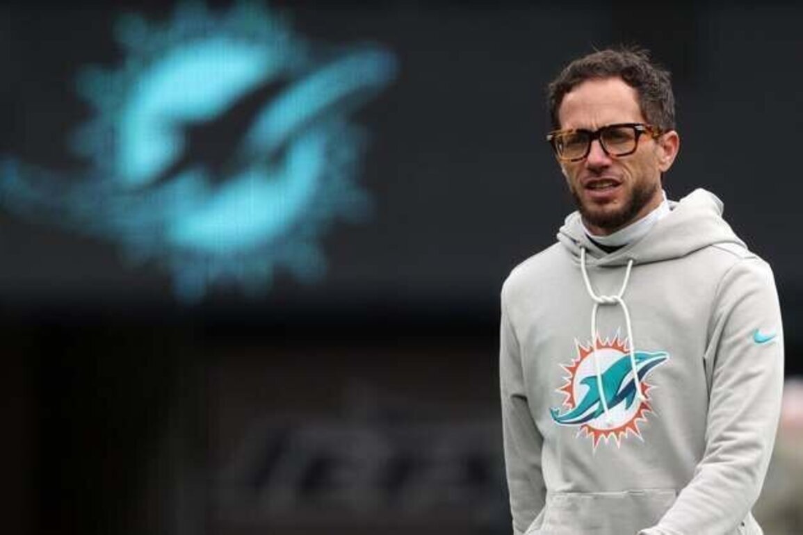 Dolphins fire head coach Mike McDaniel after 7-10 season