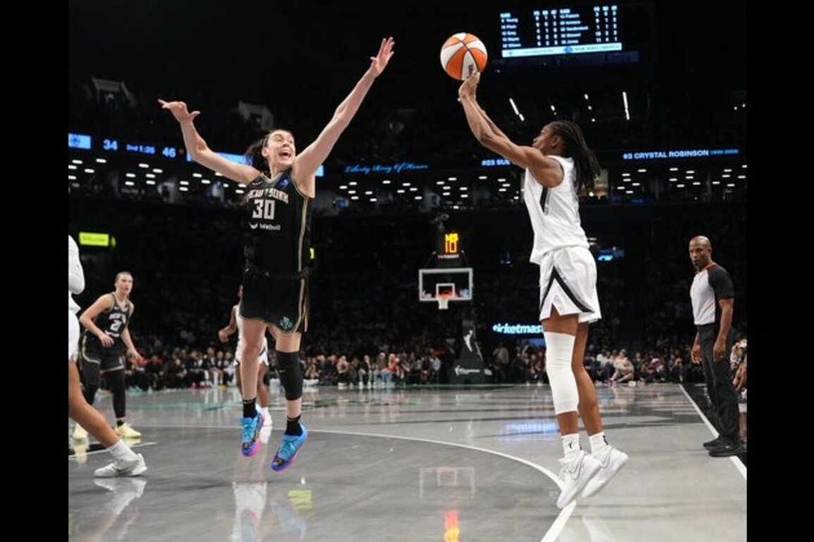Valkyries sign veteran G Tiffany Hayes