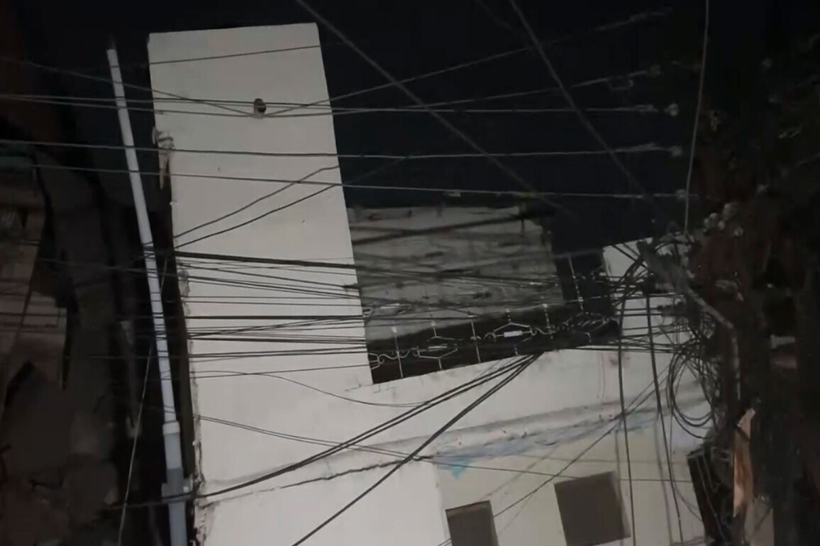 House collapses in Indore's Murai Mohalla; all residents safely rescued