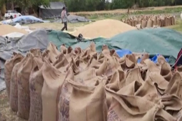 J-K: Kathua farmers receive MSP for wheat