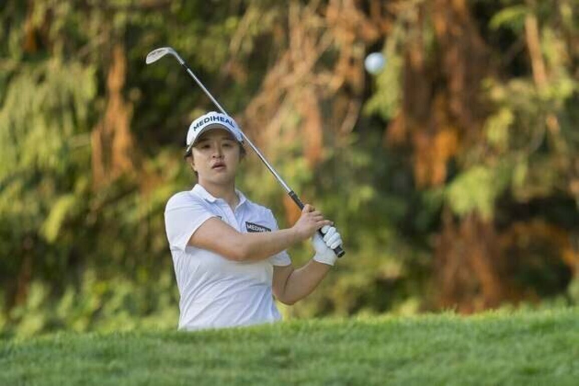 Sei Young Kim rides ups, downs to hold lead at LA Championship