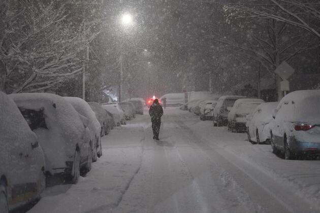 Blizzard slams U.S. Northeast, halts travel, knocks out power
