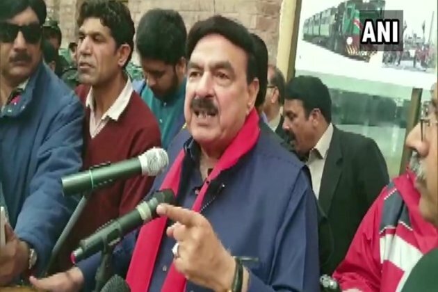 Ex-Pak Minister says if govt uses forces, Imran's supporters will siege Islamabad