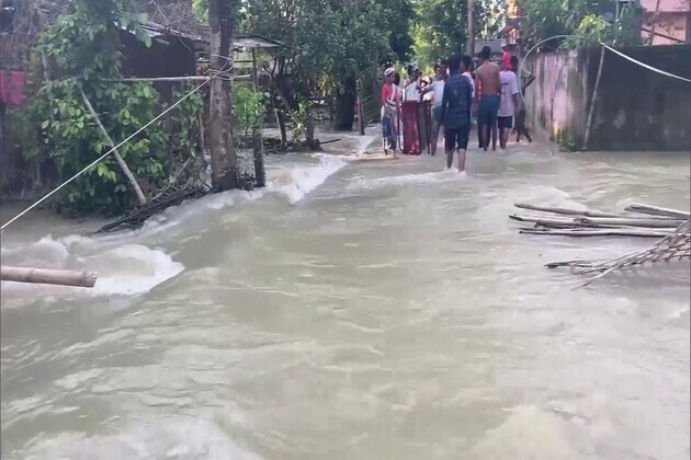 Sivasagar floods worsen as water inundates villages; residents seek drinking water amid relief efforts