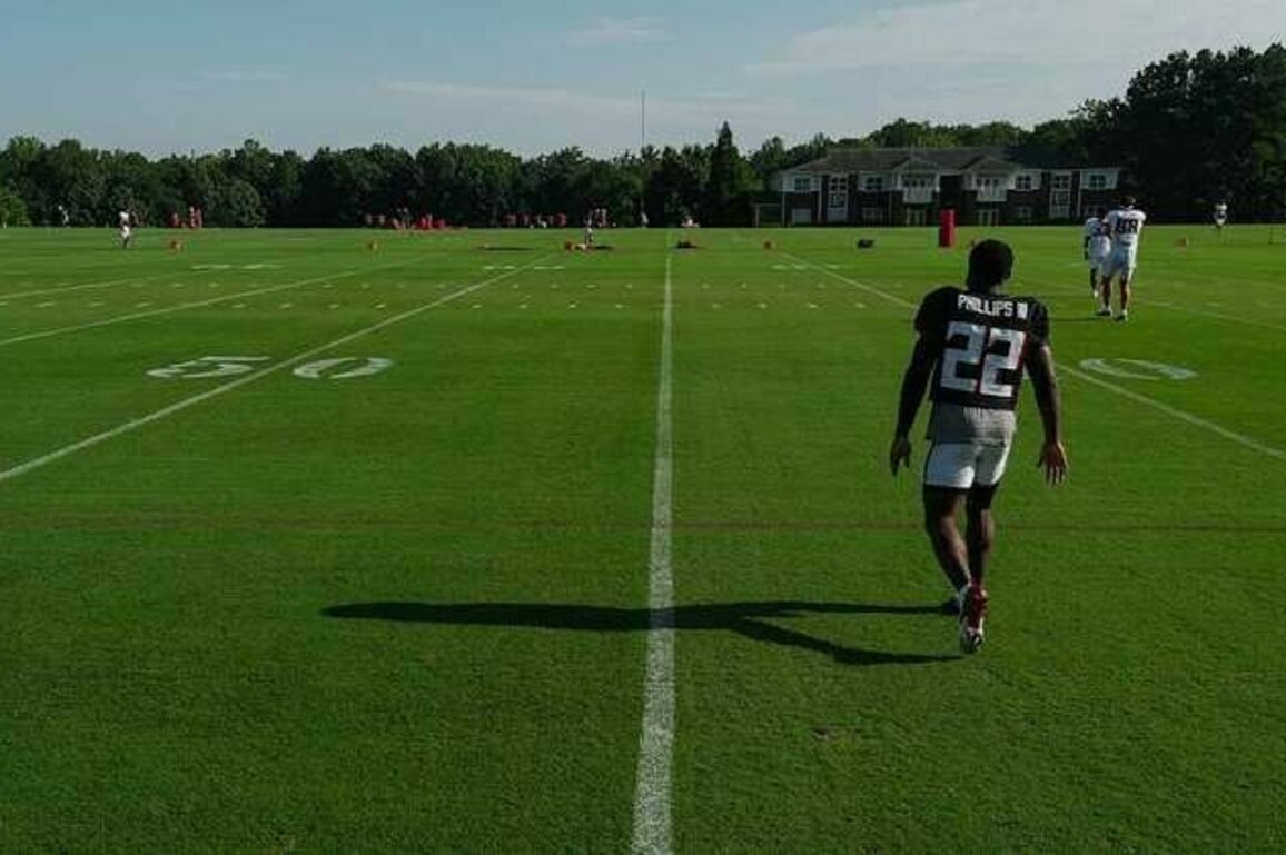 Column: Injuries may complicate Falcons' forthcoming roster decisions