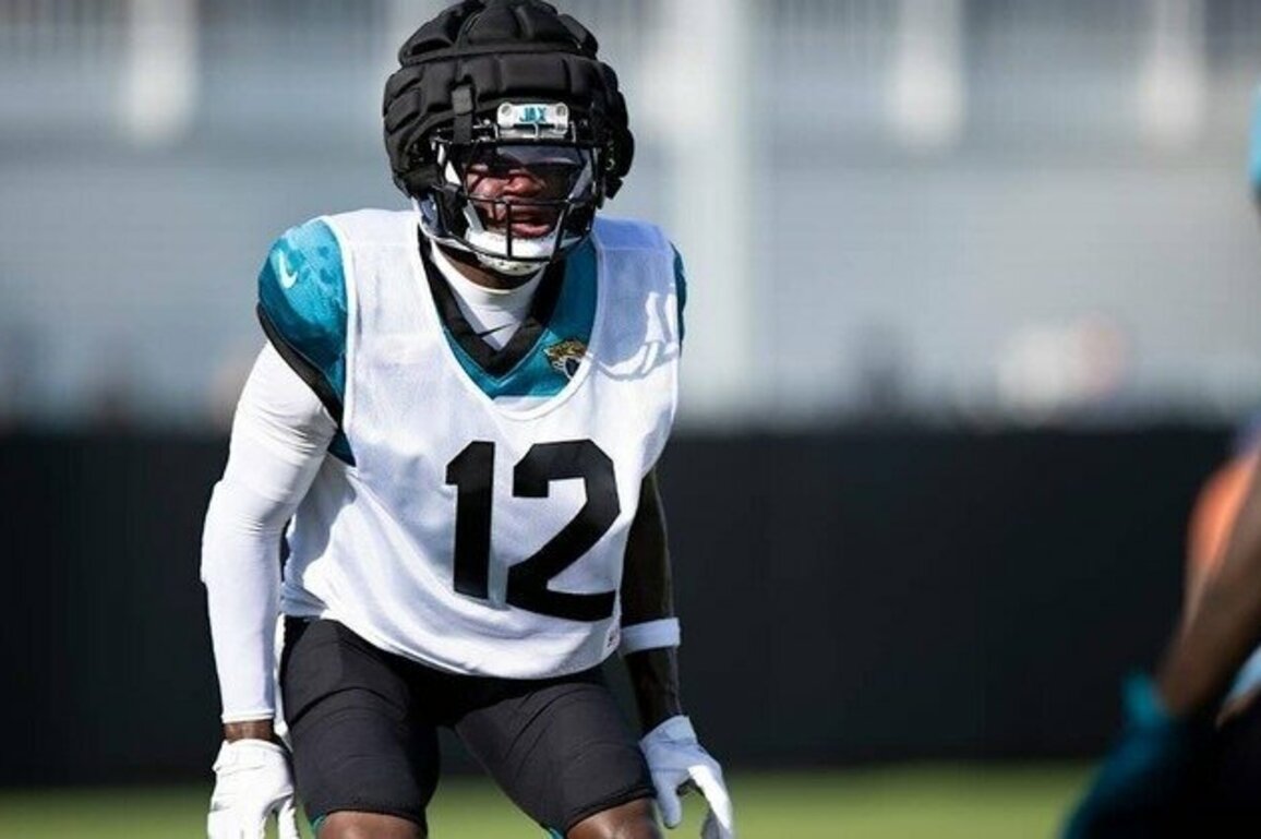 Jaguars Keeping a Close Hand on Two-Way Rookie Travis Hunter's Play