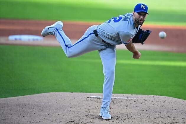 Michael Wacha earns win as Royals down Guardians