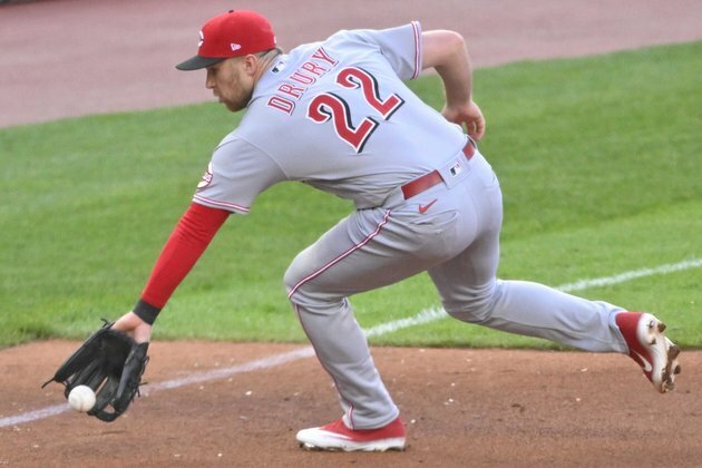 Reds eke out 10-inning win over Guardians