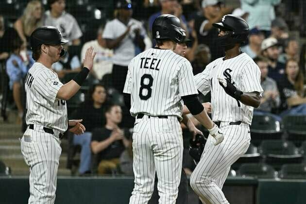 White Sox hold off Rays' rally to even series