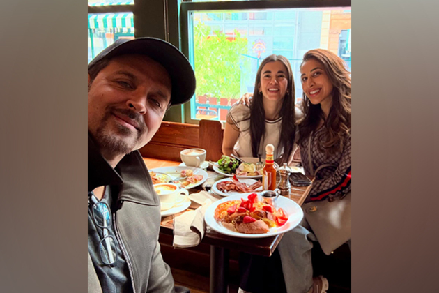 Hrithik Roshan, Saba Azad enjoy lunch date in US with Sophie Choudry