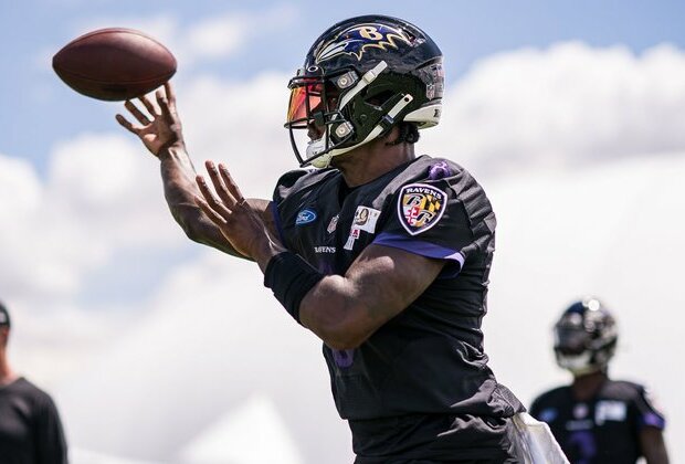 Lamar Jackson Takes the Field at OTAs