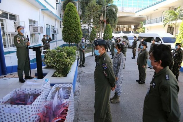Air Force chief visits deployed PAF frontliners