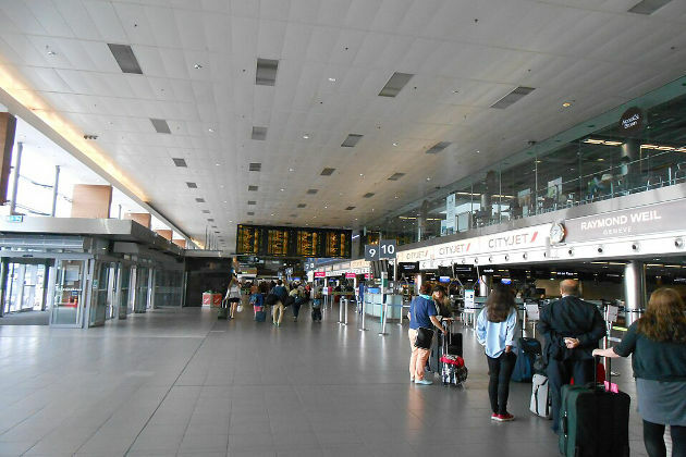 Tourist hit Dublin airport official, ate passport page, court hears