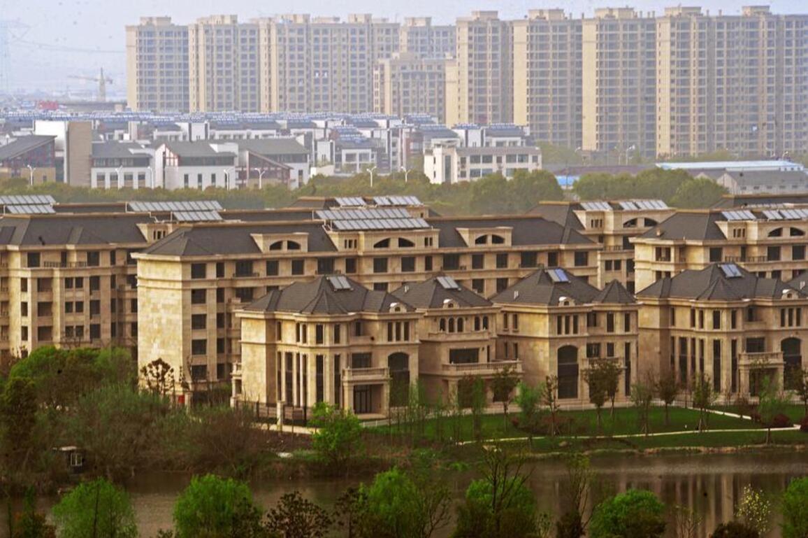 China's home price declines ease in January