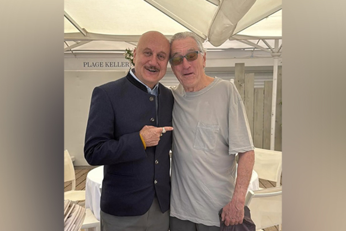 Anupam Kher marks Hollywood legend Robert De Niro's birthday with special post, calls him "God of Acting"
