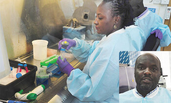 Abakola ogw’okunoonyereza ku Coronavirus ku UVRI, ku ddyo ye, John Kayiwa. Abakola ogw’okunoonyereza ku Coronavirus ku UVRI, ku ddyo ye, John Kayiwa.