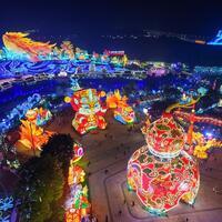 China's traditional lantern show shines with innovation, global exchange