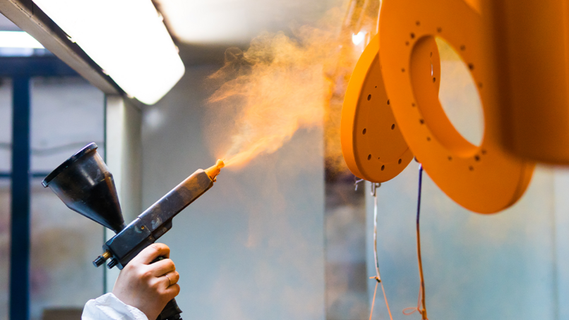 Powder coating of metal parts