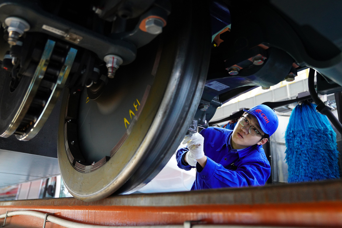 CHINA-BEIJING-HIGH SPEED TRAIN-SPRING FESTIVAL TRAVEL RUSH-PREPARATION (CN)