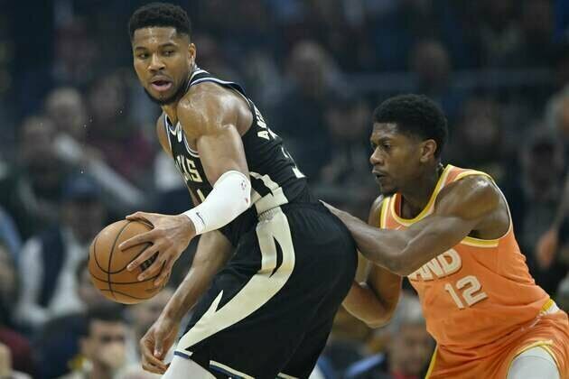 Bucks' Giannis Antetokounmpo headed for MRI on groin