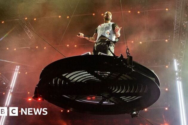 Disappointment as Drake&#39;s final Wireless set ends after 40 minutes