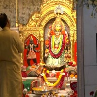 Morning Aarti held at Jhandewalan temple on fourth day of Chaitra Navratri