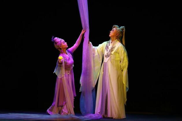Chinese opera "Xiju" captivates audience at 33rd Cairo int'l theatre festival