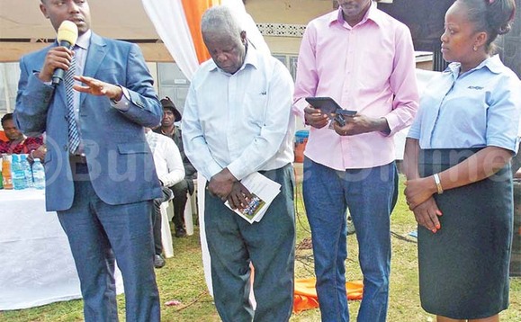 Minisita Kibuule ng'annyonnyola Minisita Kibuule ng'annyonnyola